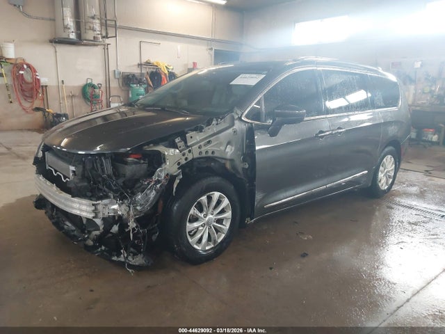 44629092 :رقم المزاد ، 2C4RC1BG2KR627578 vin ، 2019 Chrysler Pacifica Touring L مزاد بيع