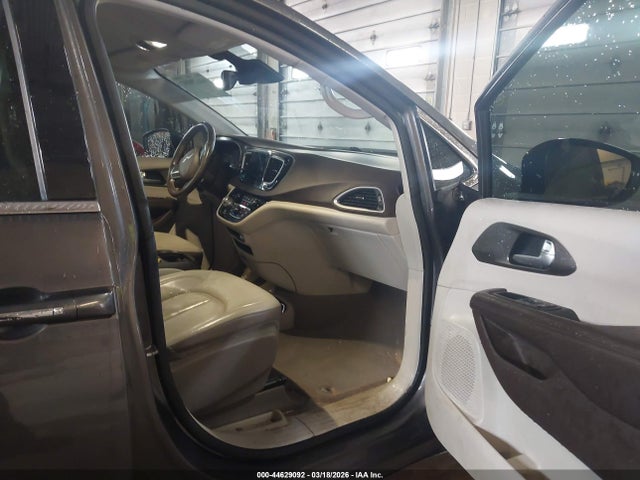 44629092 :رقم المزاد ، 2C4RC1BG2KR627578 vin ، 2019 Chrysler Pacifica Touring L مزاد بيع