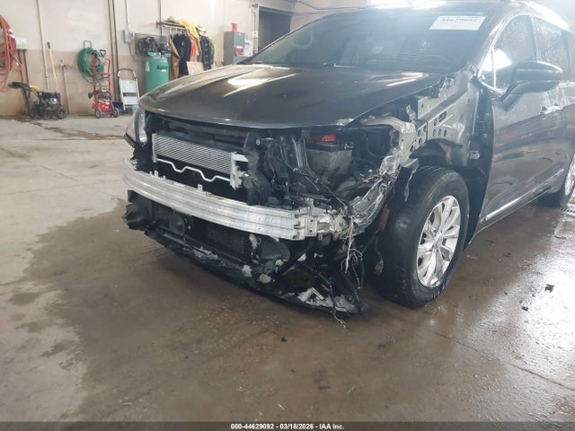 44629092 :رقم المزاد ، 2C4RC1BG2KR627578 vin ، 2019 Chrysler Pacifica Touring L مزاد بيع