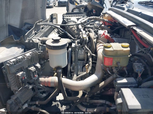 1HTKJPVK5KH863540 Chevrolet Silverado 6500hd 1lt