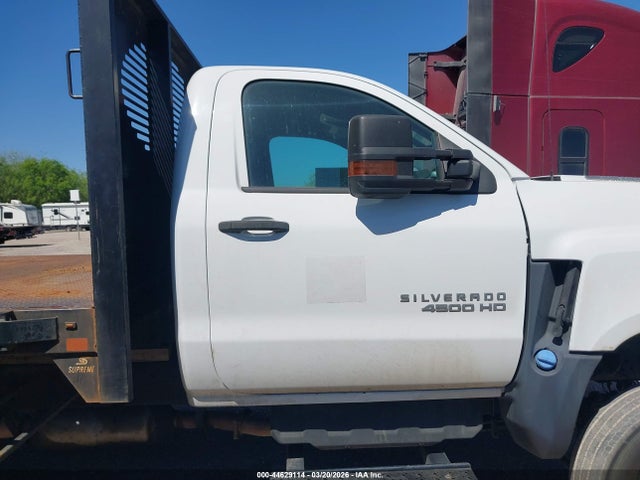 1HTKJPVK5KH863540 Chevrolet Silverado 6500hd 1lt