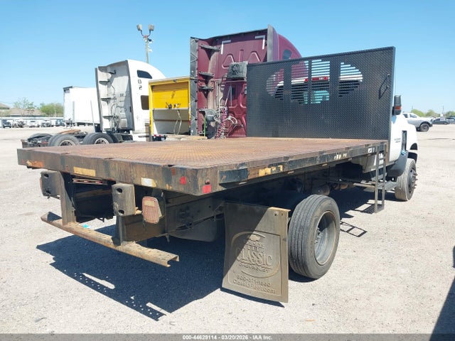 1HTKJPVK5KH863540 Chevrolet Silverado 6500hd 1lt