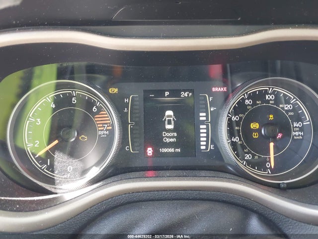 2017 Jeep Cherokee Latitude Fwd მანქანა იყიდება აუქციონზე, vin: 1C4PJLCB8HW610098, აუქციონის ნომერი: 44629202