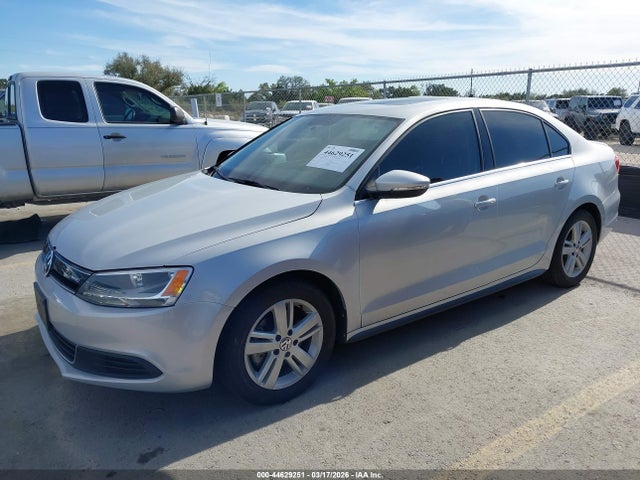 2013 Volkswagen Jetta Hybrid Sel მანქანა იყიდება აუქციონზე, vin: 3VW637AJ7DM230054, აუქციონის ნომერი: 44629251
