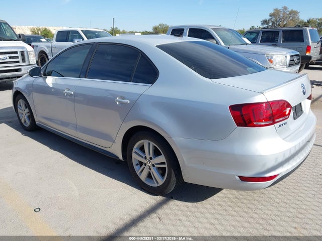2013 Volkswagen Jetta Hybrid Sel მანქანა იყიდება აუქციონზე, vin: 3VW637AJ7DM230054, აუქციონის ნომერი: 44629251