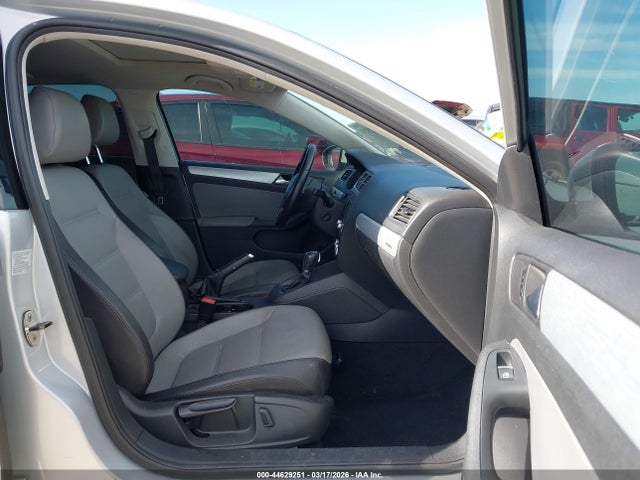 2013 Volkswagen Jetta Hybrid Sel მანქანა იყიდება აუქციონზე, vin: 3VW637AJ7DM230054, აუქციონის ნომერი: 44629251