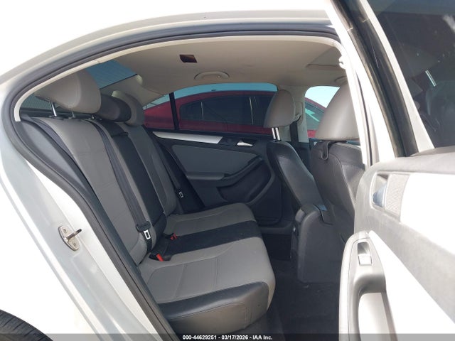 2013 Volkswagen Jetta Hybrid Sel მანქანა იყიდება აუქციონზე, vin: 3VW637AJ7DM230054, აუქციონის ნომერი: 44629251