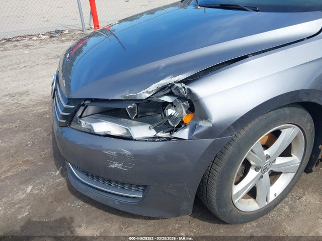 2012 Volkswagen Passat 2.5l Se მანქანა იყიდება აუქციონზე, vin: 1VWBP7A30CC038916, აუქციონის ნომერი: 44629352