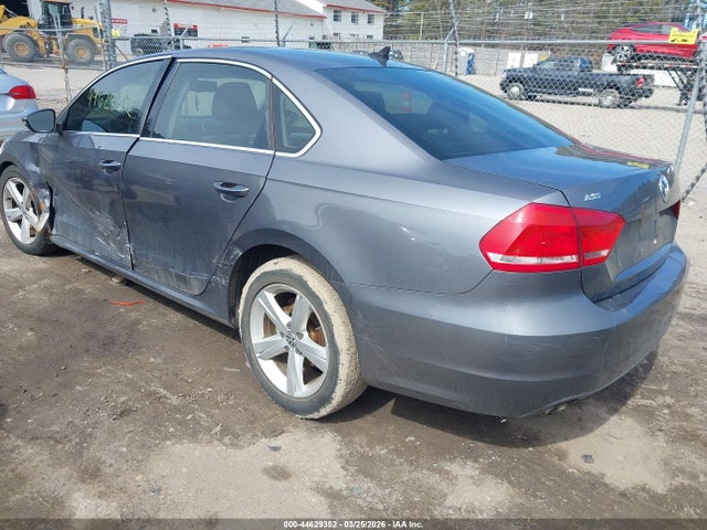 2012 Volkswagen Passat 2.5l Se მანქანა იყიდება აუქციონზე, vin: 1VWBP7A30CC038916, აუქციონის ნომერი: 44629352
