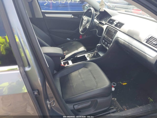2012 Volkswagen Passat 2.5l Se მანქანა იყიდება აუქციონზე, vin: 1VWBP7A30CC038916, აუქციონის ნომერი: 44629352