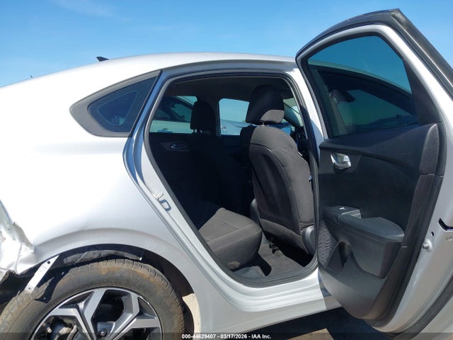 3KPF24ADXKE064764 KIA Forte Lxs