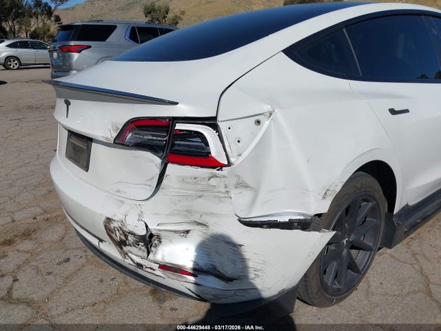 44629448 :رقم المزاد ، 5YJ3E1EA5MF929856 vin ، 2021 Tesla Model 3 Standard Range Plus Rear-wheel Drive مزاد بيع