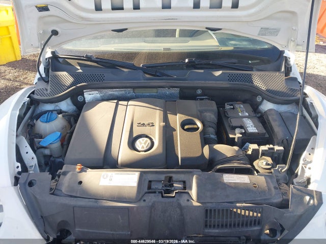 2013 Volkswagen Beetle 2.5l მანქანა იყიდება აუქციონზე, vin: 3VW5X7AT1DM828562, აუქციონის ნომერი: 44629546