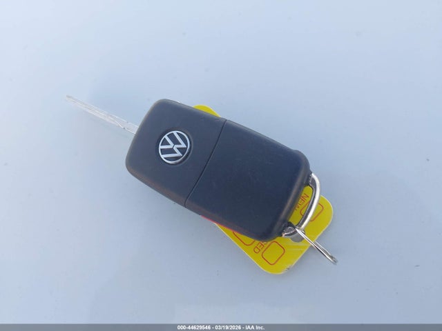 2013 Volkswagen Beetle 2.5l მანქანა იყიდება აუქციონზე, vin: 3VW5X7AT1DM828562, აუქციონის ნომერი: 44629546