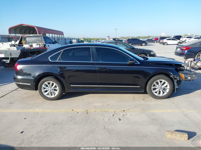 Aukcja sprzedaży 2017 Volkswagen Passat 1.8t S, vin: 1VWAT7A33HC083461, numer aukcji: 44629586
