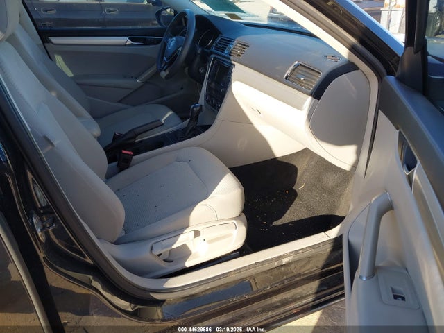 Aukcja sprzedaży 2017 Volkswagen Passat 1.8t S, vin: 1VWAT7A33HC083461, numer aukcji: 44629586