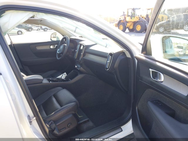 2025 VOLVO XC40 YV4L12UE7S2502665 Photo 4