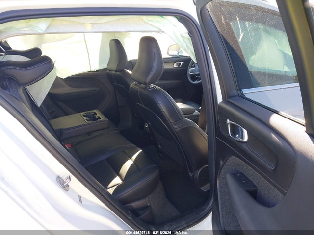2025 VOLVO XC40 YV4L12UE7S2502665 Photo 7