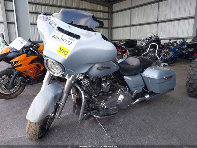 Harley-Davidson FLHX 2023 1HD1KBC1XPB676662 Image 2