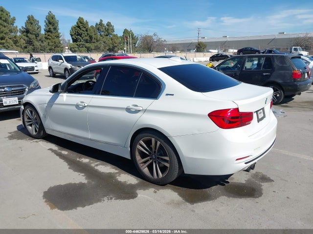 2018 BMW 330E WBA8E1C50JA758852 Photo 2