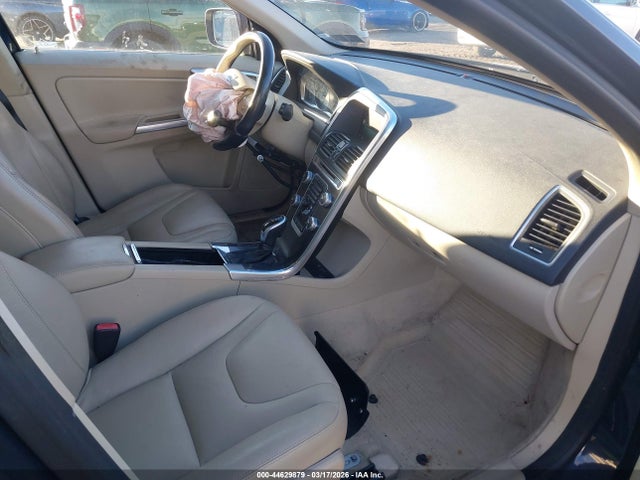 YV440MDKXF2667026 Volvo Xc60 T5 Premier