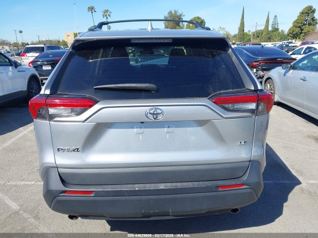 Toyota RAV4 LE 2019 2T3H1RFV6KC018915 Image 16