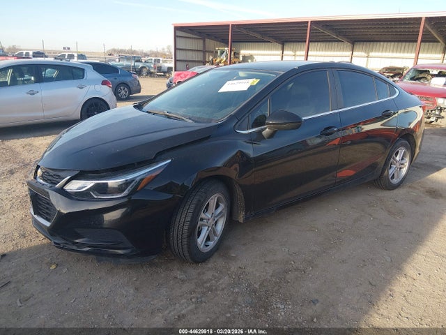 Chevrolet Cruze Lt Auto 2018 1G1BE5SM3J7187856 Image 2