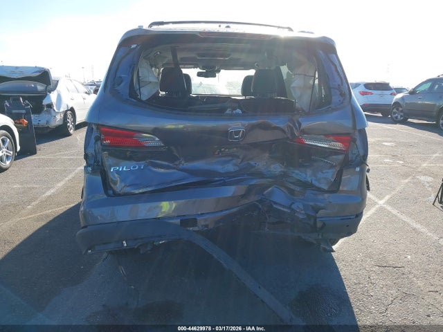 Honda Pilot Touring 2016 5FNYF5H90GB015207 Image 19