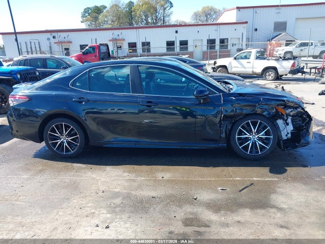 44630001 :رقم المزاد ، 4T1G11AK0MU446810 vin ، 2021 Toyota Camry Se مزاد بيع