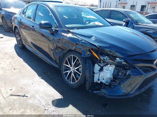 44630001 :رقم المزاد ، 4T1G11AK0MU446810 vin ، 2021 Toyota Camry Se مزاد بيع