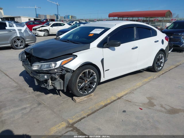 KIA FORTE LX 2018 3KPFL4A76JE201396 Image 2