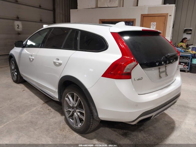 2015 VOLVO V60 CROSS COUNTRY YV4612HK3F1001135 Photo 2