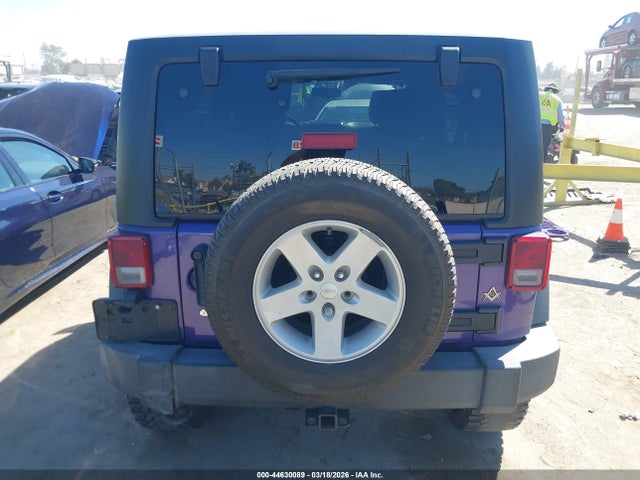 1C4BJWDG1HL593619 Jeep Wrangler Unlimited Sport 4x4