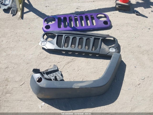 1C4BJWDG1HL593619 Jeep Wrangler Unlimited Sport 4x4