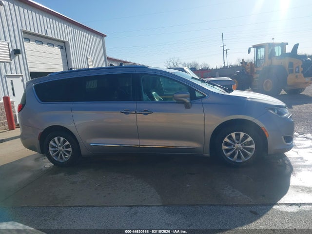 2018 Chrysler Pacifica Touring L Plus მანქანა იყიდება აუქციონზე, vin: 2C4RC1EG6JR261828, აუქციონის ნომერი: 44630168