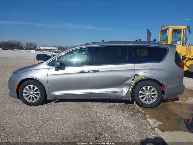 2018 Chrysler Pacifica Touring L Plus მანქანა იყიდება აუქციონზე, vin: 2C4RC1EG6JR261828, აუქციონის ნომერი: 44630168