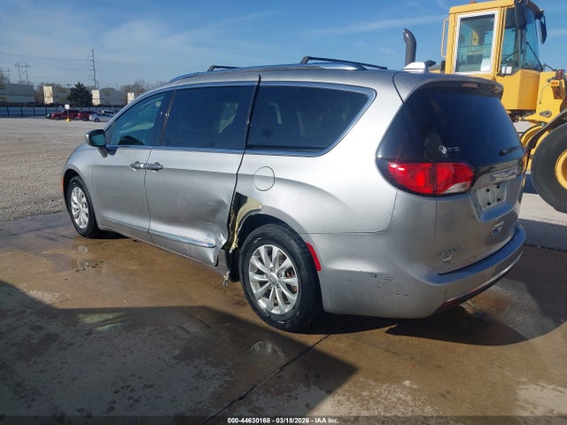 2018 CHRYSLER PACIFICA 2C4RC1EG6JR261828 Photo 2