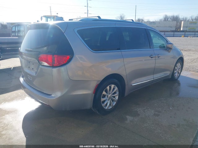 2018 CHRYSLER PACIFICA 2C4RC1EG6JR261828 Photo 3
