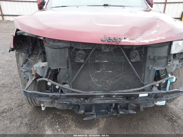 1C4RJFAG3KC823431 Jeep Grand Cherokee Laredo