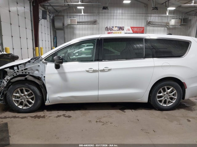 Продажа на аукционе авто 2024 Chrysler Pacifica Touring L, vin: 2C4RC1BG4RR182917, номер лота: 44630262