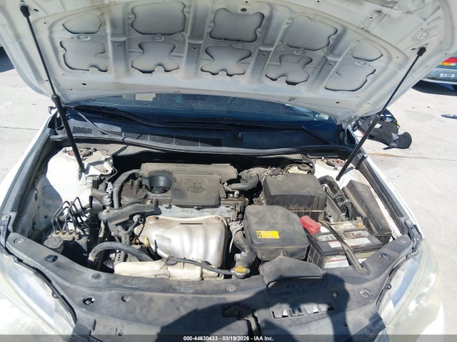 44630433 :رقم المزاد ، 4T1BF1FK5FU931757 vin ، 2015 Toyota Camry Le مزاد بيع