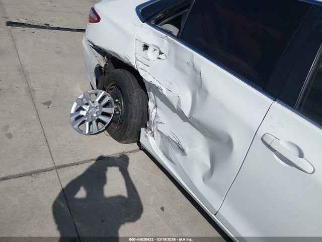44630433 :رقم المزاد ، 4T1BF1FK5FU931757 vin ، 2015 Toyota Camry Le مزاد بيع