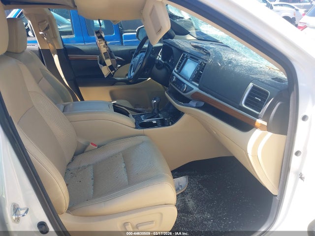 2017 Toyota Highlander Limited მანქანა იყიდება აუქციონზე, vin: 5TDYZRFH8HS234311, აუქციონის ნომერი: 44630509