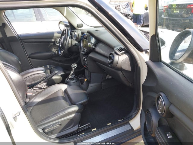 Продаж на аукціоні авто 2018 Mini Hardtop Cooper, vin: WMWXU1C57J2F79560, номер лоту: 44630577