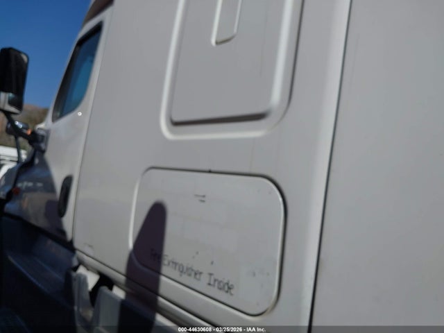 Freightliner Cascadia 125 2015 3AKJGLD50FSGC4651 Image 18