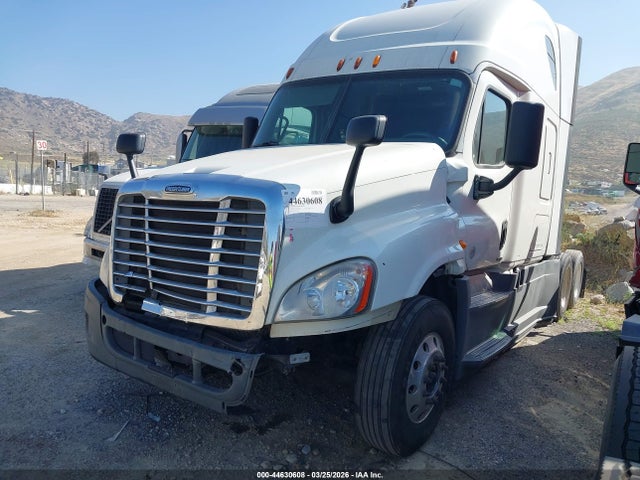 Freightliner Cascadia 125 2015 3AKJGLD50FSGC4651 Image 2