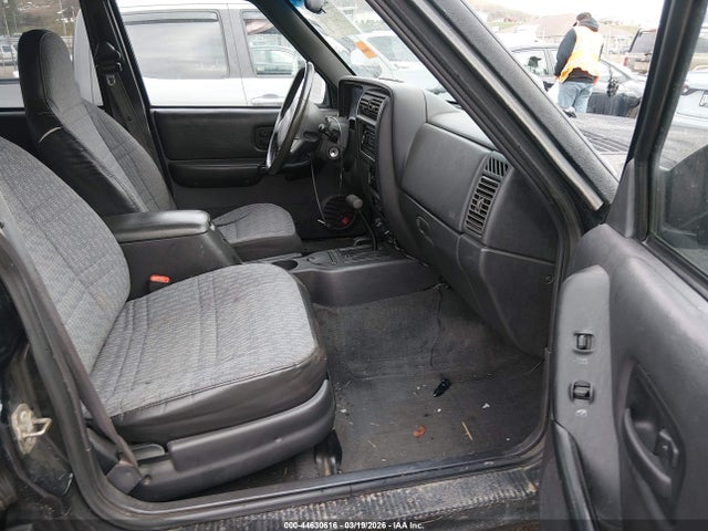 Продажа на аукционе авто 2000 Jeep Cherokee Sport, vin: 1J4FF48S1YL200217, номер лота: 44630616