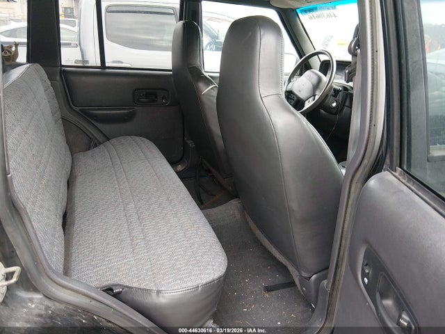 Продажа на аукционе авто 2000 Jeep Cherokee Sport, vin: 1J4FF48S1YL200217, номер лота: 44630616