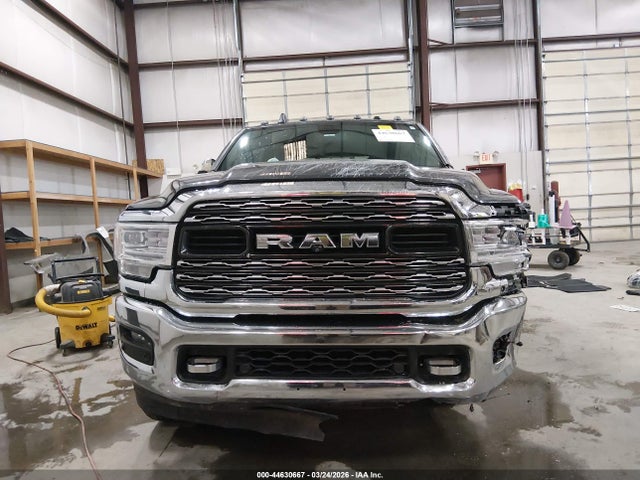 3C63R3RL2NG343680 RAM 3500 Limited 4x4 8&#039; Box
