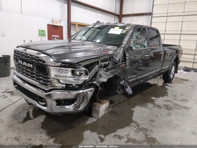 3C63R3RL2NG343680 RAM 3500 Limited 4x4 8&#039; Box